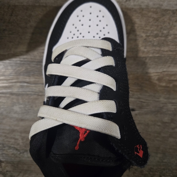 Kids Black and White Nike  Sneakers - Picture 8 of 13